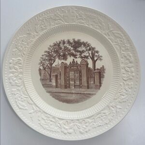 Vintage Wedgwood Brown University commemorative plate  John Nicholas Brown Gate